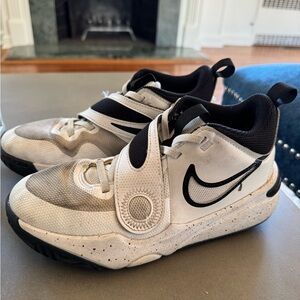Youth Nike Team Hustle D11 Shoes